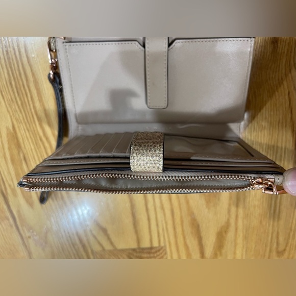 Michael Kors Lizard Embossed Smartphone Wristlet Wallet - Picture 6 of 13